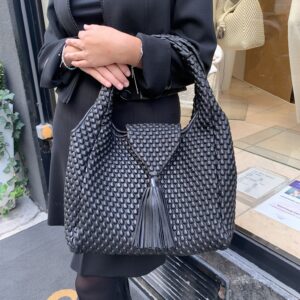 Tasche Simple Matter Tassle schwarz von Tissa Fontaneda