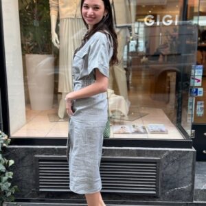 Peserico Leinenkleid in Salbeigrün mit Kettchendetails und Gürtel