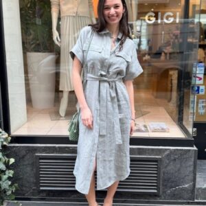 Peserico Leinenkleid in Salbeigrün mit Kettchendetails und Gürtel