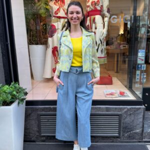 Akris Punto gelb blaue Jacke im Bikerstil Damen – moderne Designerjacke bei Boutique GIGI Wien