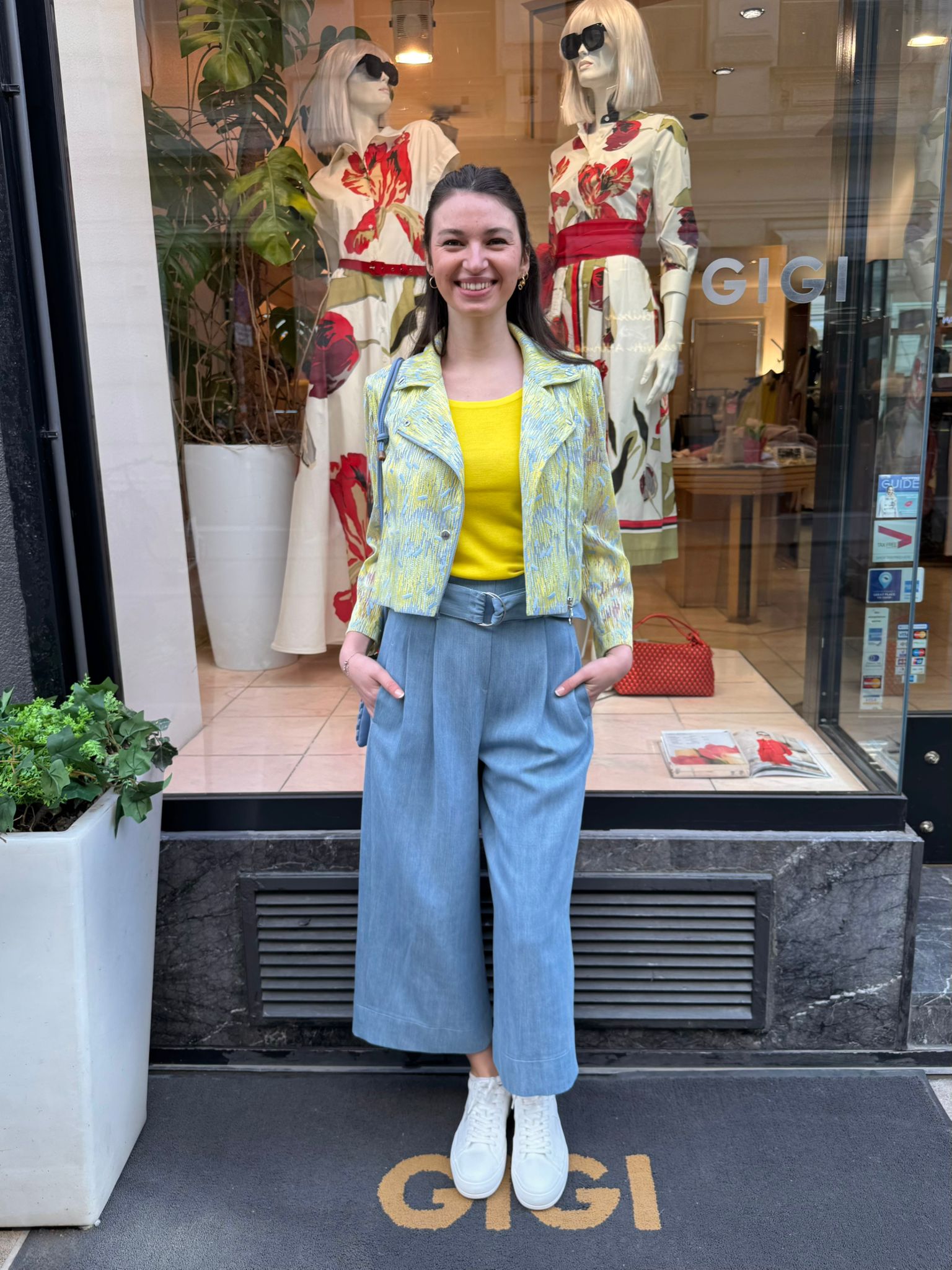 Akris Punto gelb blaue Jacke im Bikerstil Damen – moderne Designerjacke bei Boutique GIGI Wien