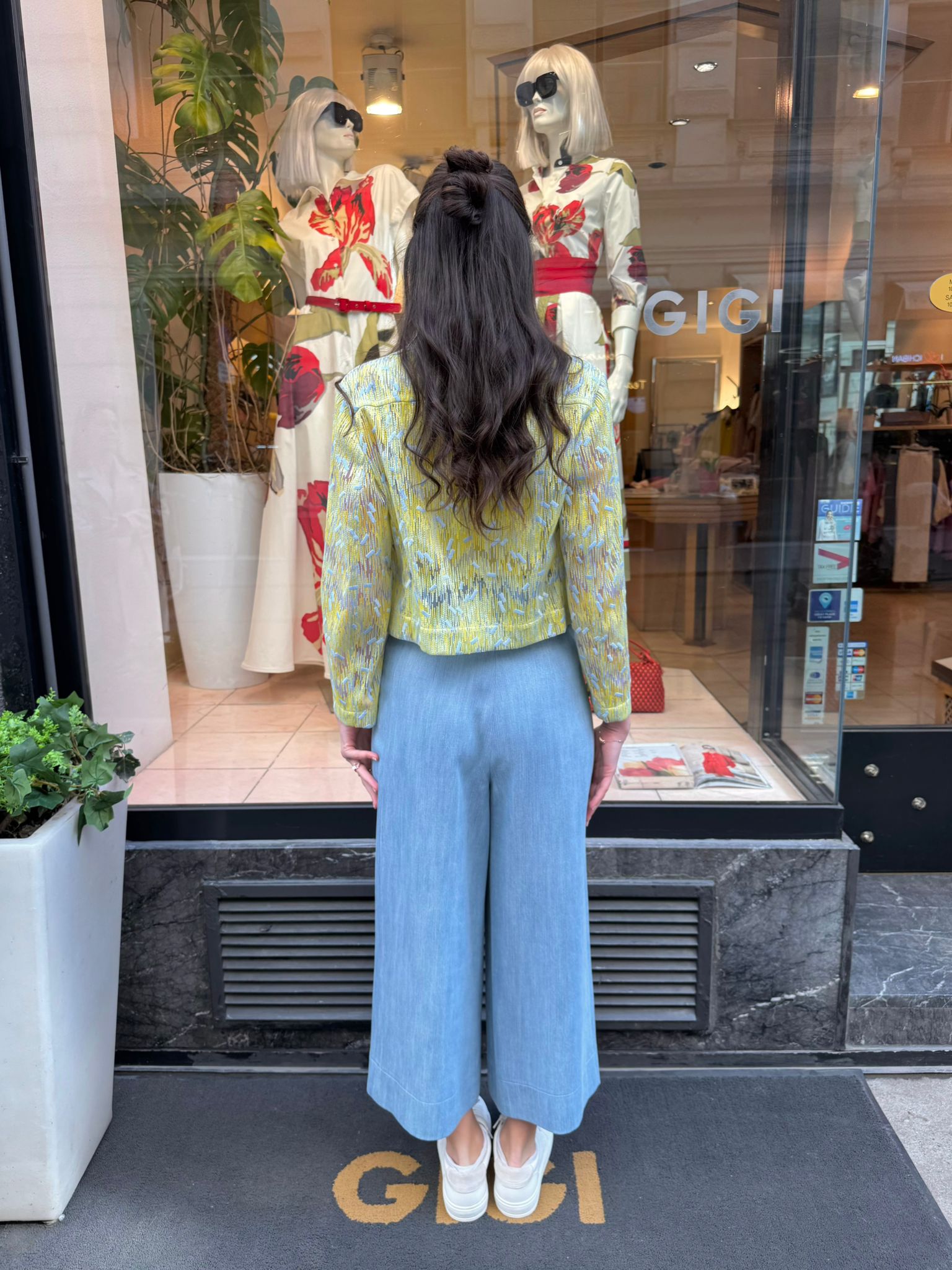 Akris Punto gelb blaue Jacke im Bikerstil Damen – moderne Designerjacke bei Boutique GIGI Wien