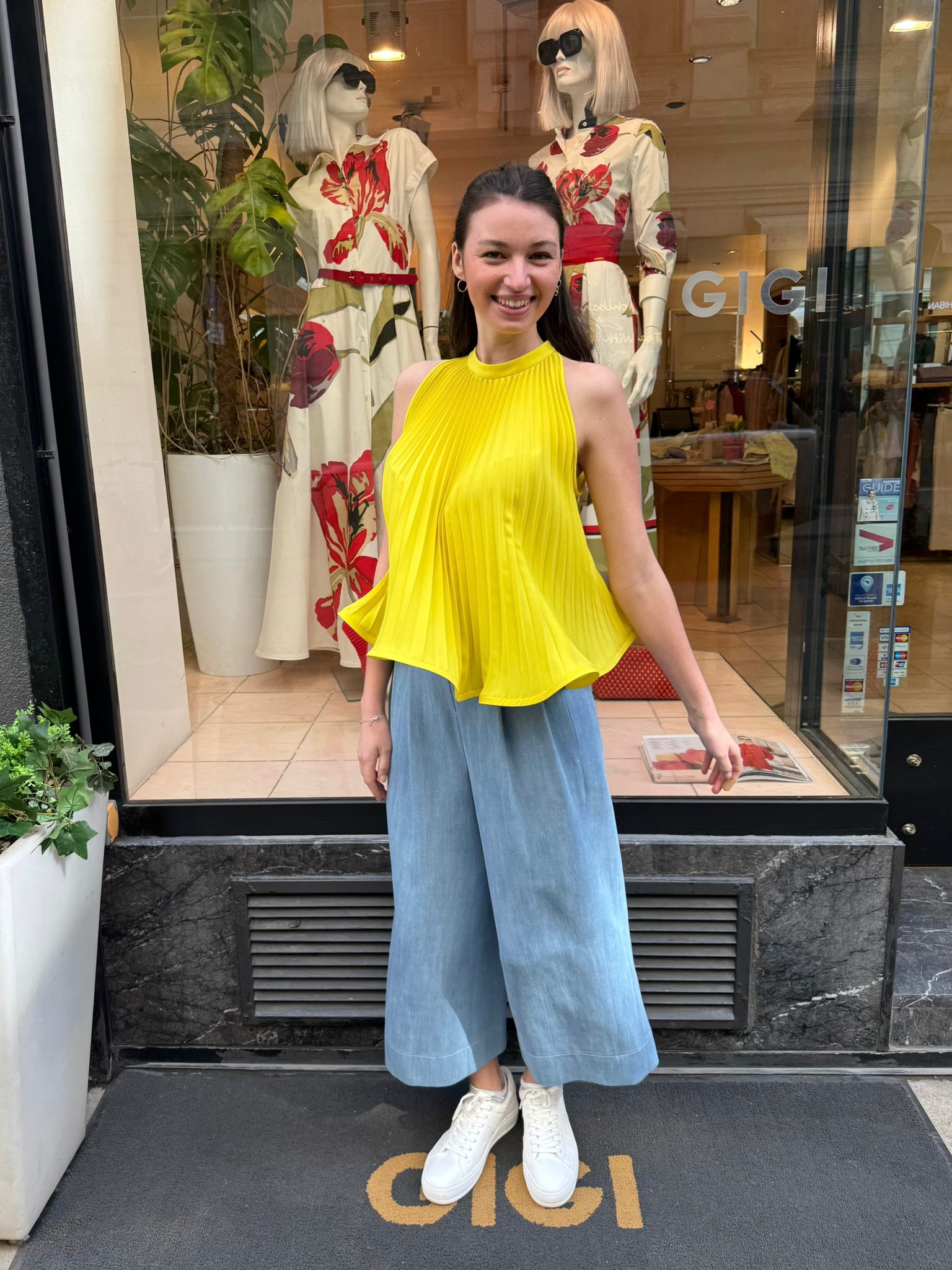 Akris Punto gelbes Plissee Top Damen – elegantes Sommer Top bei Boutique GIGI Wien