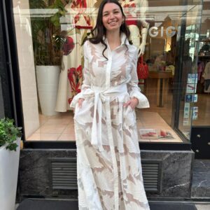 Weißes Spitzen Maxikleid von Sara Roka mit Bindegürtel- elegantes Sommerkleid bei Boutique GIGI