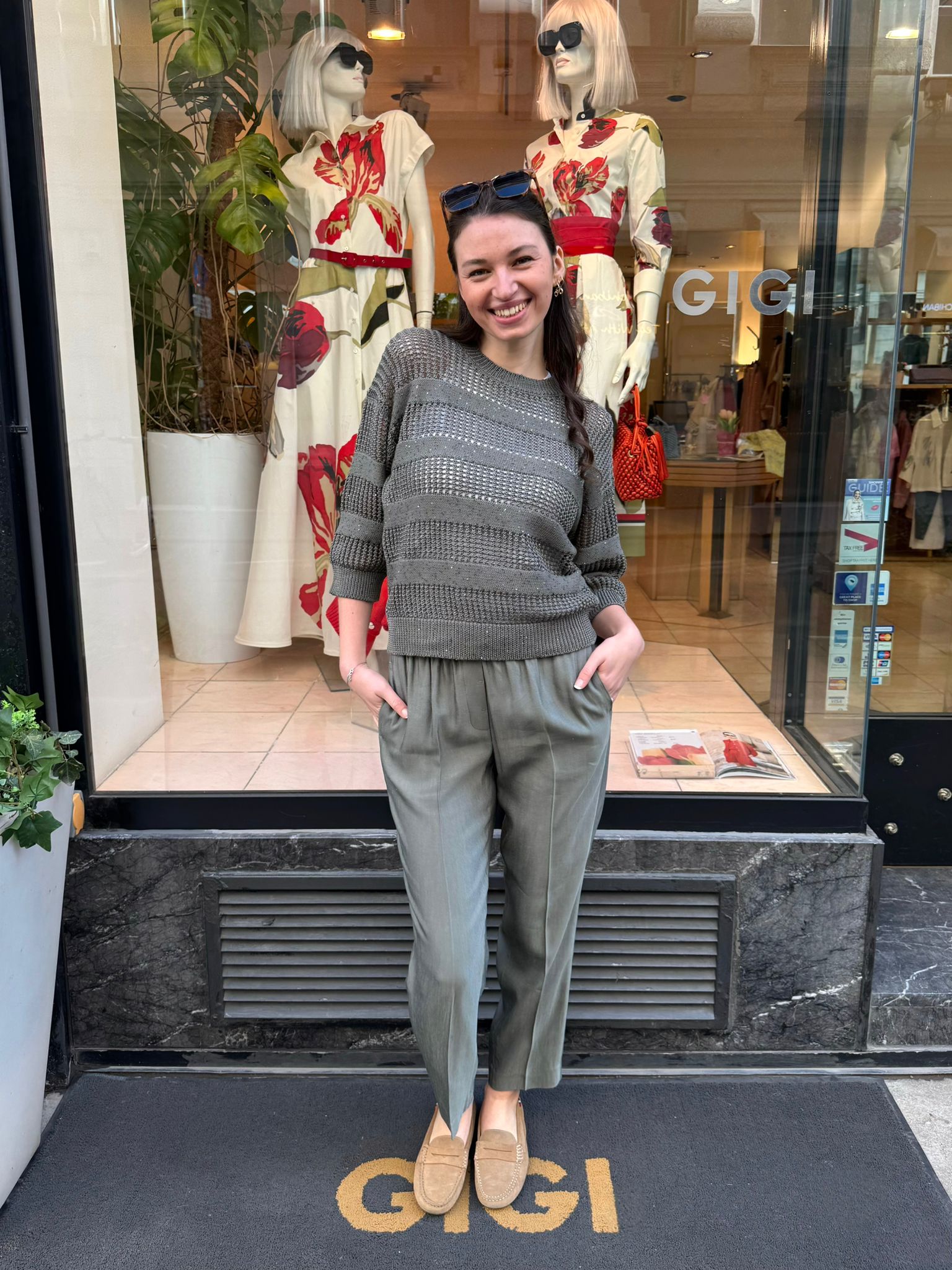 Eukalyptusgrüner Strickpullover von Peserico aus leichtem, offen gestricktem Baumwollmaterial mit dezenten Pailletten